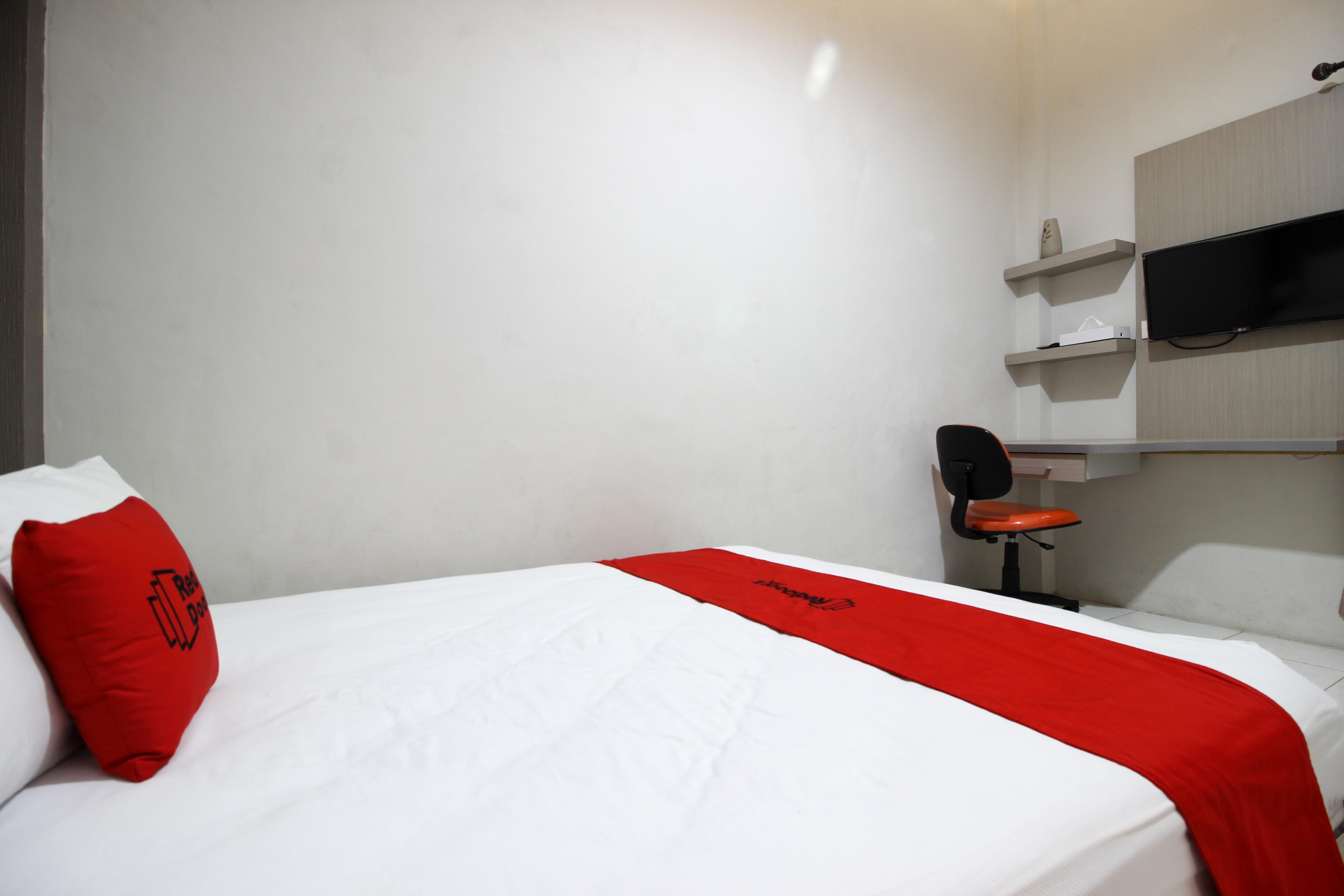 Reddoorz Plus Near Upn Jogjakarta 2 Maguwo Exterior photo