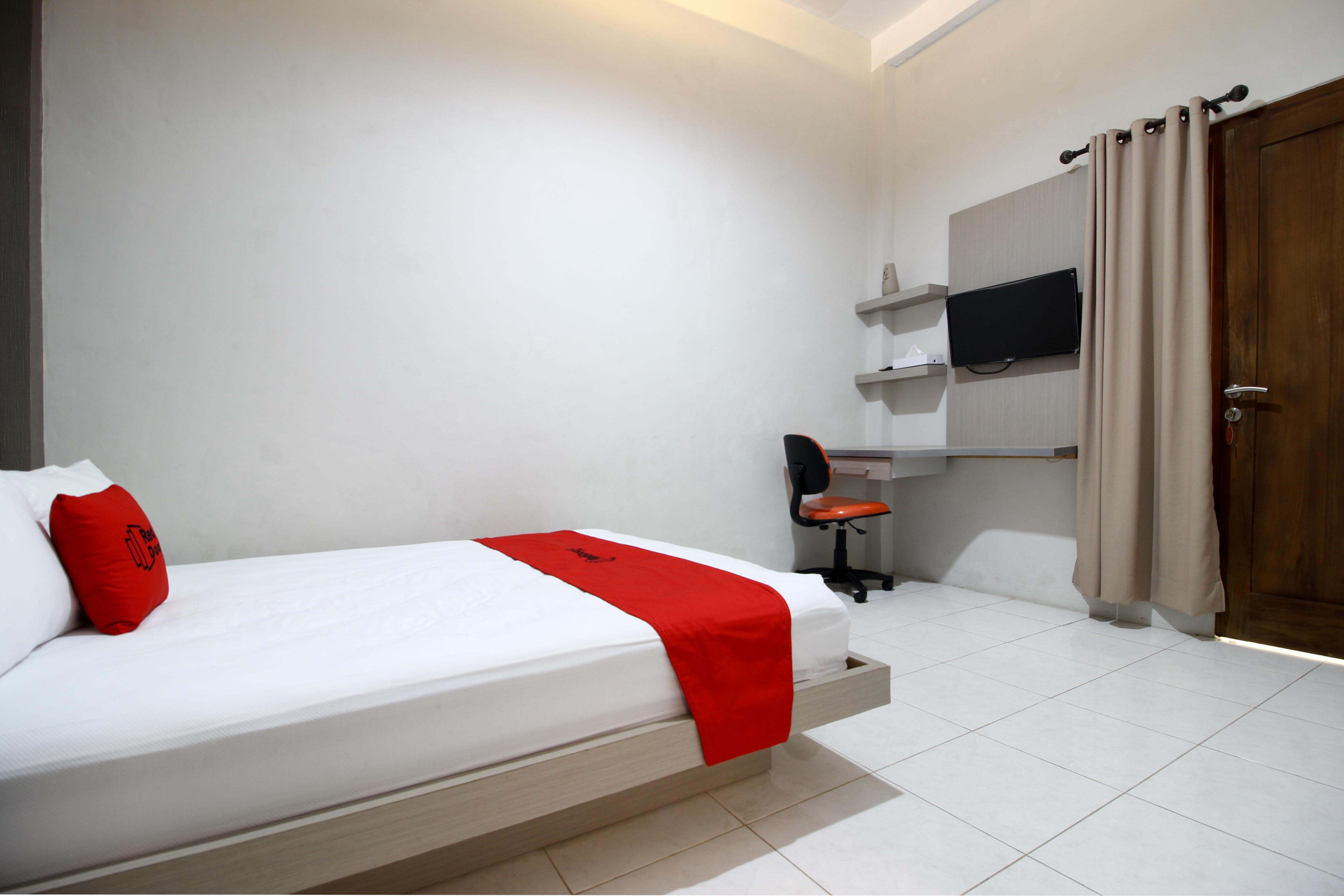 Reddoorz Plus Near Upn Jogjakarta 2 Maguwo Exterior photo