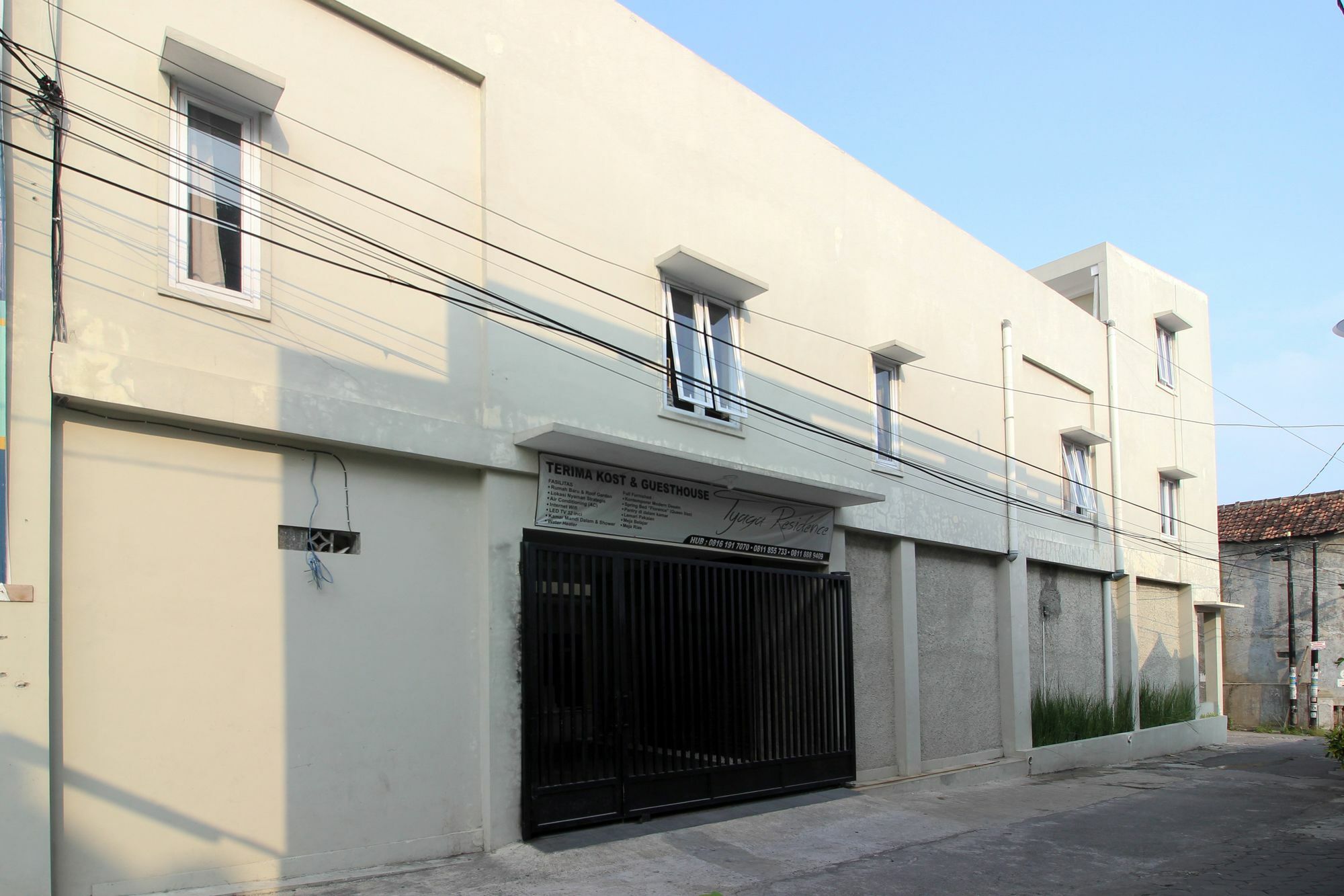 Reddoorz Plus Near Upn Jogjakarta 2 Maguwo Exterior photo