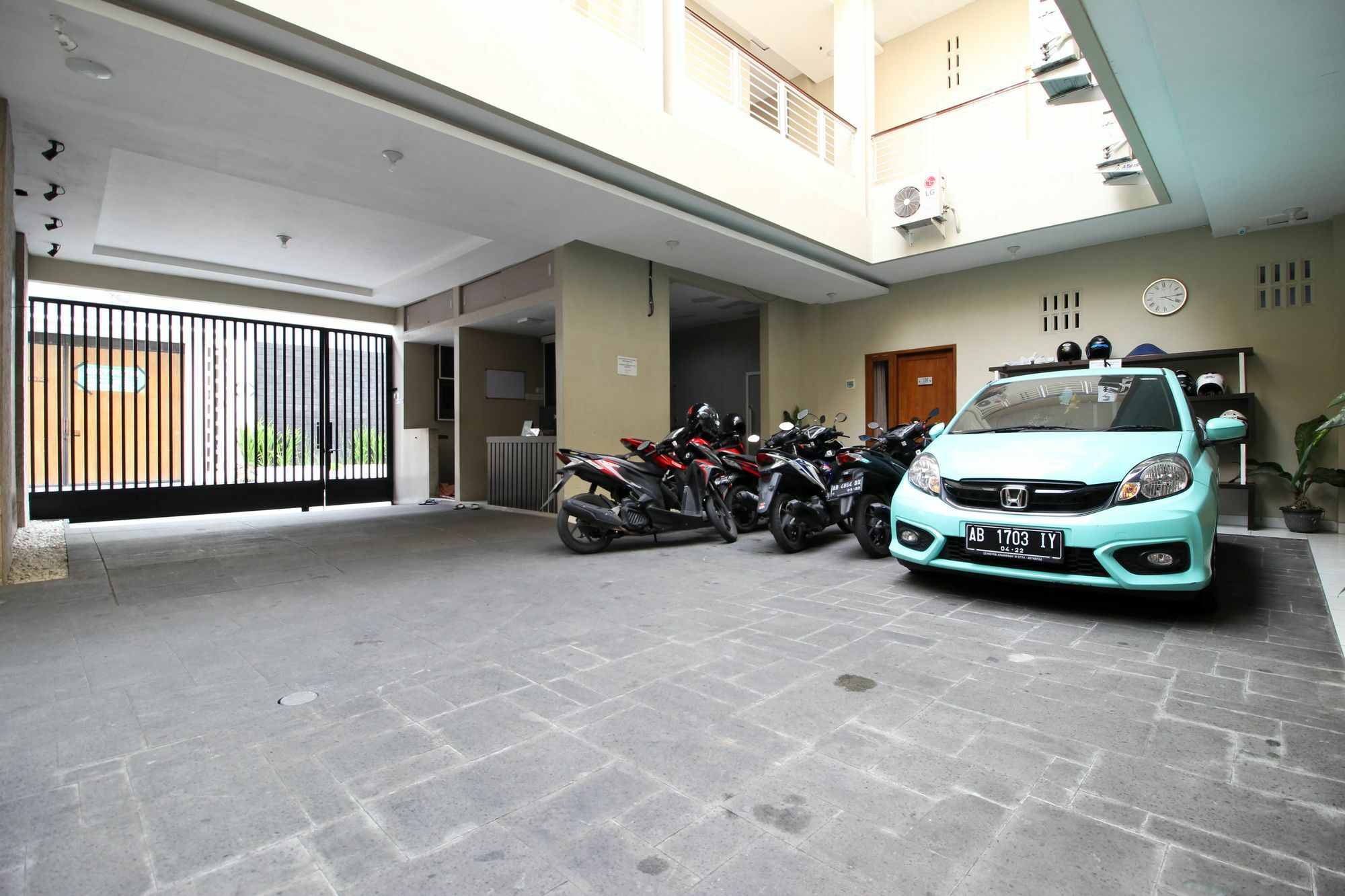 Reddoorz Plus Near Upn Jogjakarta 2 Maguwo Exterior photo